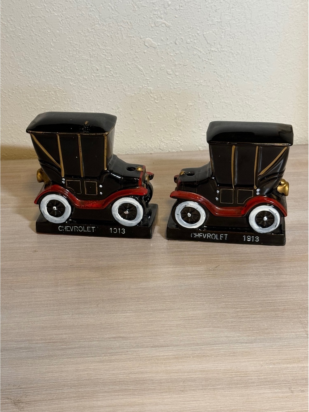 Vintage Chevrolet 1913 Ceramic Car Bookends Pen Holders Pair Japan Black Red